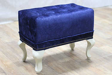 Каминный английский пуф